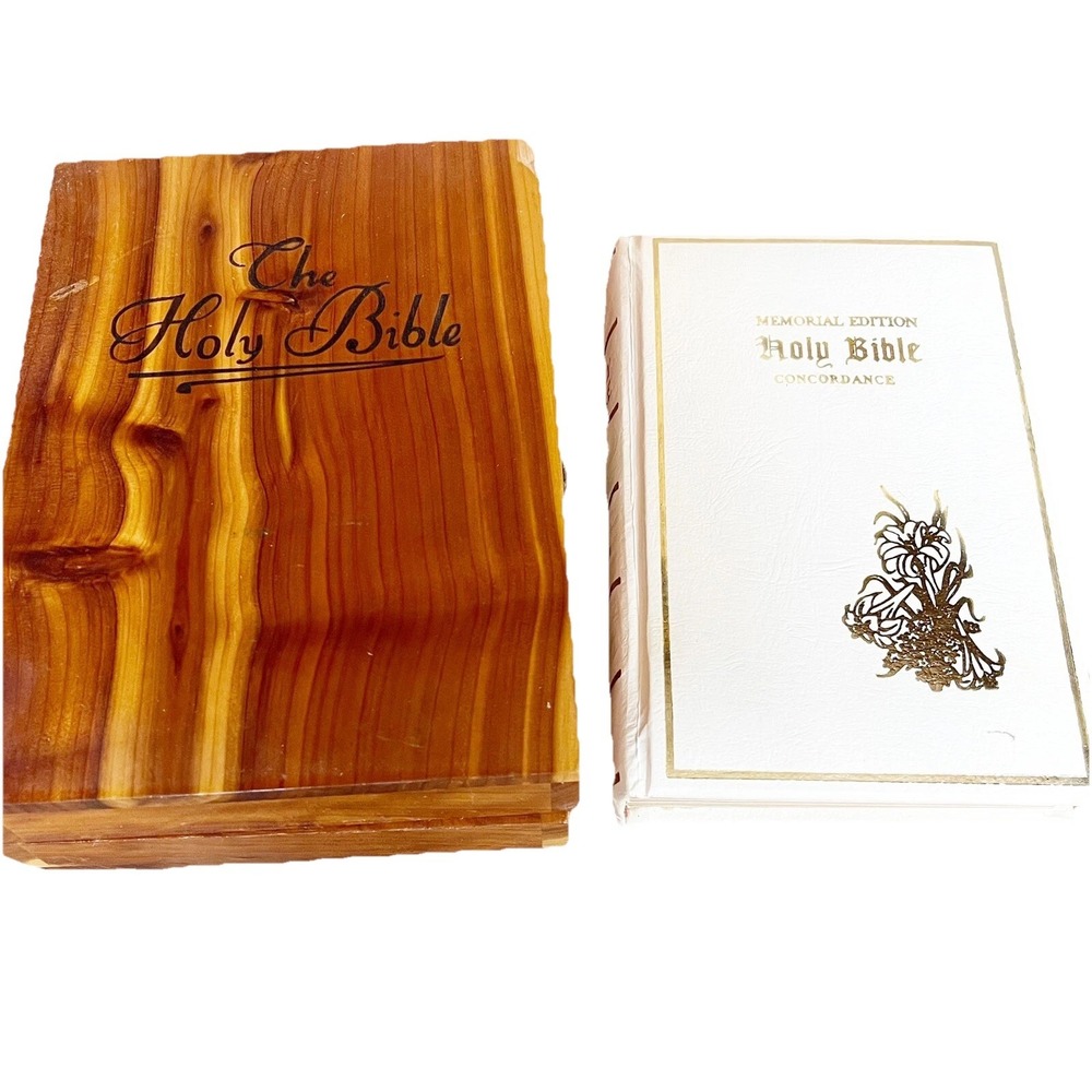 Vintage 1976 United Auto Memorial Holy Bible in Cedar Box KJV King James Version